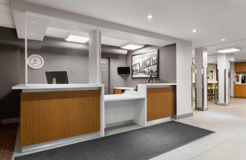 Sault Ste. Marie Hotel | Super 8 by Wyndham Sault Ste Marie On