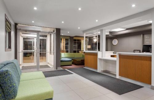 Sault Ste. Marie Hotel | Super 8 by Wyndham Sault Ste Marie On