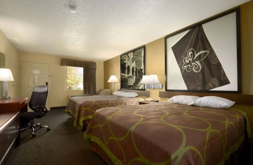 Calhoun Hotel | Super 8 by Wyndham Calhoun
