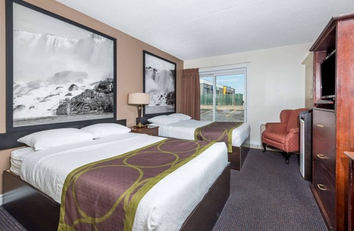 Cambridge Hotel | Super 8 by Wyndham Cambridge/Kitchener/Waterloo Area