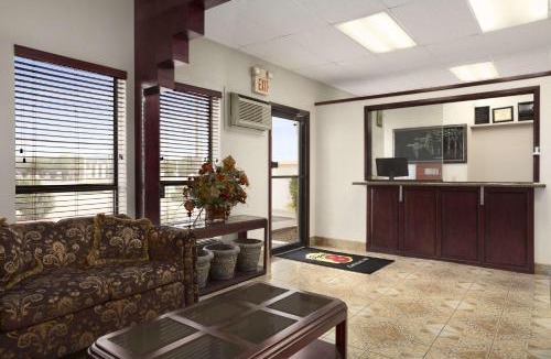 Carlsbad Hotel | Super 8 by Wyndham Carlsbad
