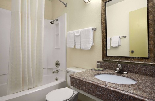Carlsbad Hotel | Super 8 by Wyndham Carlsbad