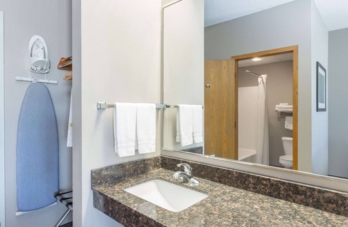 Carroll Hotel | Super 8 by Wyndham Carroll/East