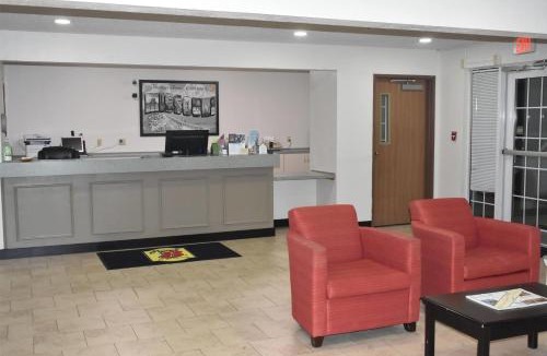 Carthage Hotel | Super 8 by Wyndham Carthage