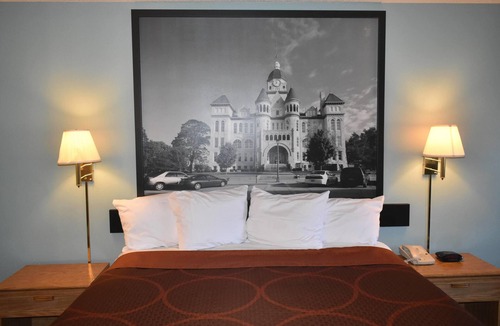 Carthage Hotel | Super 8 by Wyndham Carthage