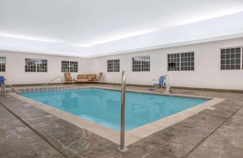 Cedar Falls Hotel | Super 8 by Wyndham Cedar Falls