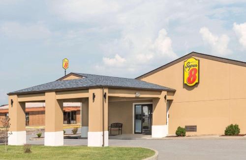 Charleston Hotel | Super 8 by Wyndham Charleston Sikeston East MO