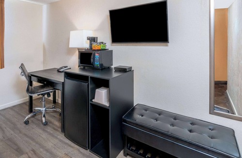 Cheyenne Hotel | Super 8 by Wyndham Cheyenne WY