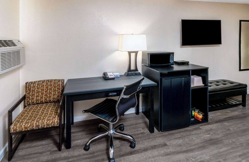 Cheyenne Hotel | Super 8 by Wyndham Cheyenne WY