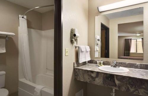 Childress Hotel | Super 8 by Wyndham Childress