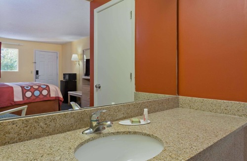 Chipley Hotel | Super 8 by Wyndham Chipley