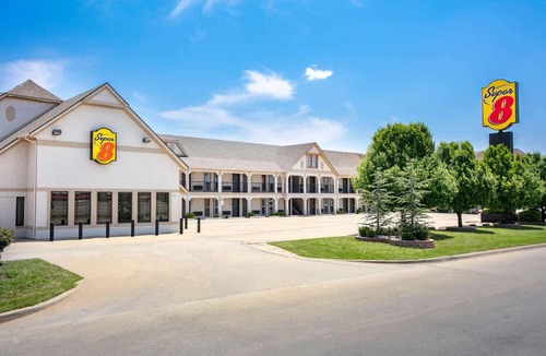 Moore Hotel | Super 8 by Wyndham City of Moore