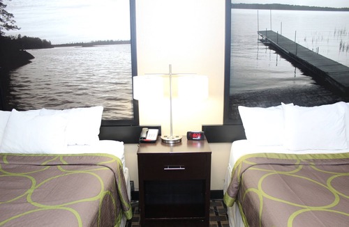 Clear Lake Hotel | Super 8 by Wyndham Clear Lake