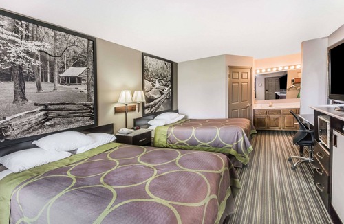 Clinton Hotel | Super 8 by Wyndham Clinton