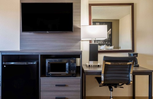 Clinton Hotel | Super 8 by Wyndham Clinton