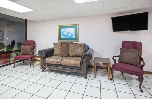 Clinton Hotel | Super 8 by Wyndham Clinton