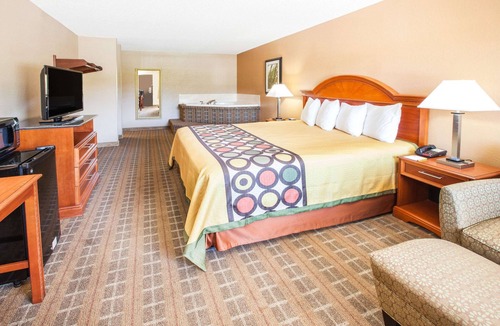 Clinton Hotel | Super 8 by Wyndham Clinton