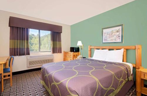 Cloquet Hotel | Super 8 by Wyndham Cloquet