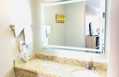 Central City Hotel | Super 8 by Wyndham Corpus Christi