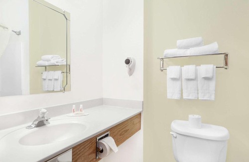 Cobleskill Hotel | Super 8 by Wyndham Cobleskill NY