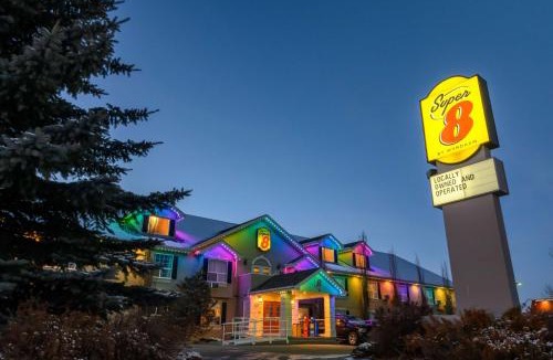Cochrane Hotel | Super 8 by Wyndham Cochrane