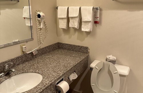 Colby Hotel | Super 8 by Wyndham Colby