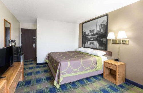 Columbus Hotel | Super 8 by Wyndham Columbus
