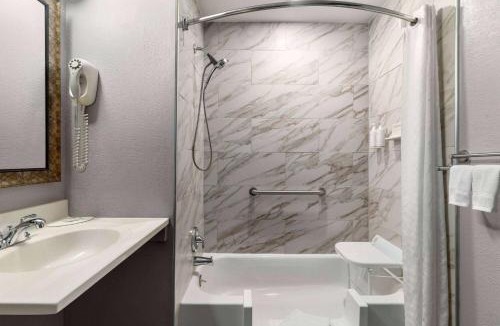 Columbus Hotel | Super 8 by Wyndham Columbus Edinburgh