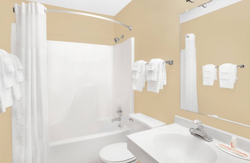 Columbus Hotel | Super 8 by Wyndham Columbus