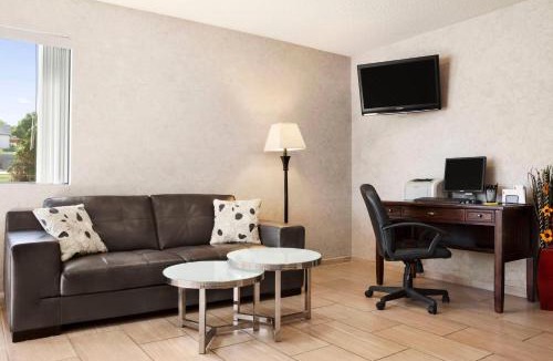 Concordia Hotel | Super 8 by Wyndham Concordia