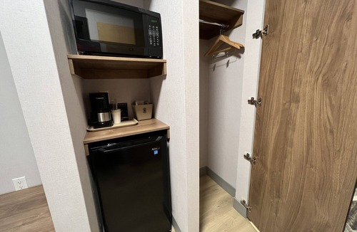 Cornwall Hotel | Super 8 by Wyndham Cornwall ON