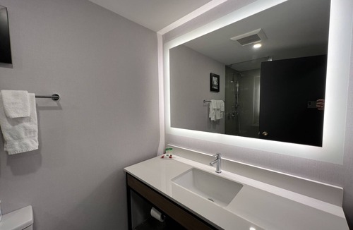 Cornwall Hotel | Super 8 by Wyndham Cornwall ON