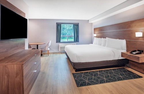 Cornwall Hotel | Super 8 by Wyndham Cornwall ON