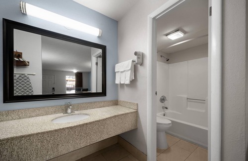 Covington Hotel | Super 8 by Wyndham Covington