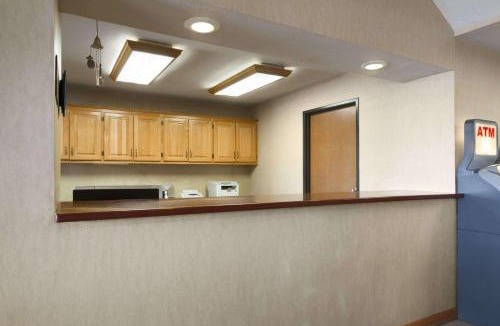 Cuba Hotel | Super 8 by Wyndham Cuba