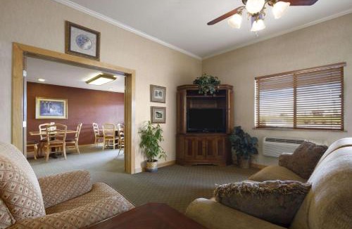 Cuba Hotel | Super 8 by Wyndham Cuba