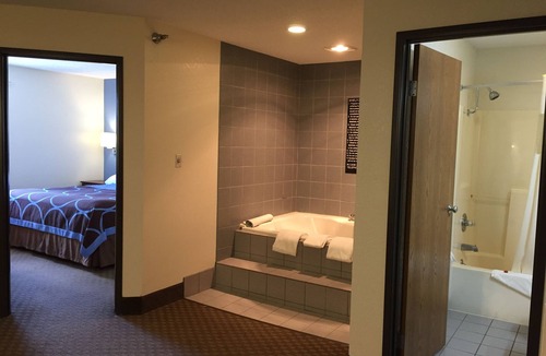 Cuba Hotel | Super 8 by Wyndham Cuba