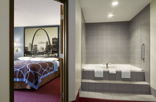 Cuba Hotel | Super 8 by Wyndham Cuba