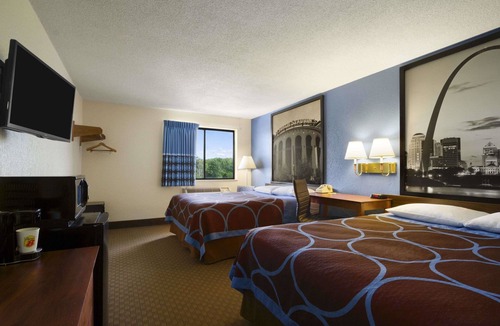 Cuba Hotel | Super 8 by Wyndham Cuba