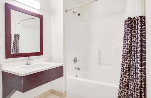 Dalton Hotel | Super 8 by Wyndham Dalton