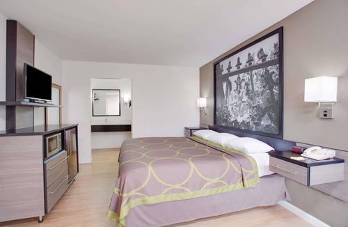 Dalton Hotel | Super 8 by Wyndham Dalton