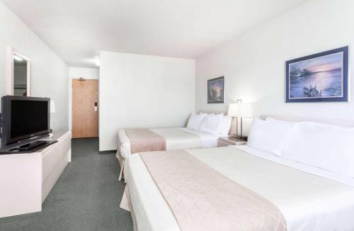 Dauphin Hotel | Super 8 by Wyndham Dauphin