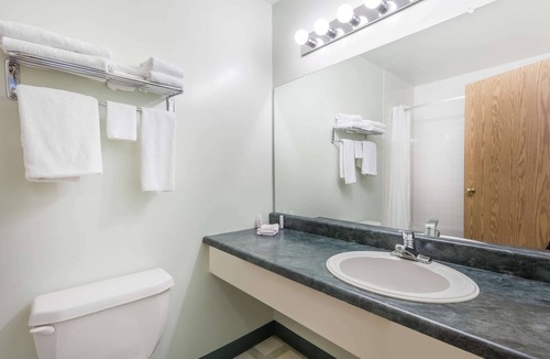 Dauphin Hotel | Super 8 by Wyndham Dauphin