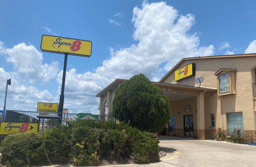 Decatur Hotel | Super 8 by Wyndham Decatur Texas