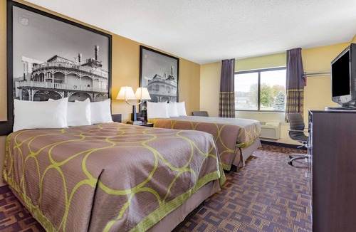 Decorah Hotel | Super 8 by Wyndham Decorah