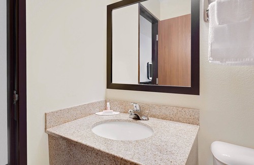 Decorah Hotel | Super 8 by Wyndham Decorah