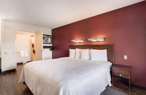 Deerfield Hotel | Super 8 by Wyndham Deerfield - Northbrook