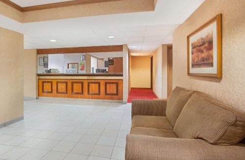 Defiance Hotel | Super 8 by Wyndham Defiance