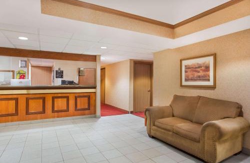 Defiance Hotel | Super 8 by Wyndham Defiance