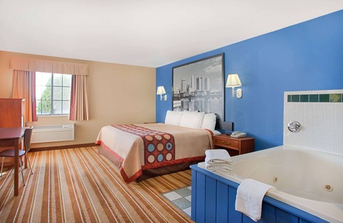 Defiance Hotel | Super 8 by Wyndham Defiance